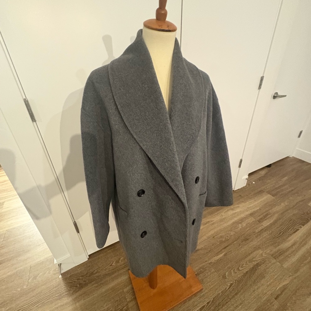 Toteme style Coat, size 32. This coat can fit size S to M. 100% wool